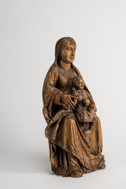 France, XVIIIème siècle Vierge à l'enfant, groupe assis Sculpture en fort relief...