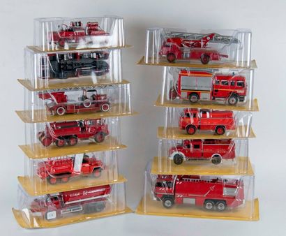 null Lot de 11 véhicules de pompier collection Hachette neufs en boîte.