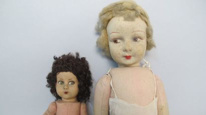 null Deux poupées en tissu, l'une grande en toile, cheveux en mohair de 65 cms ....