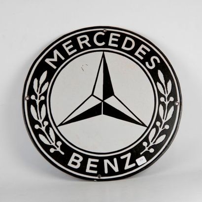 null Tôle émaillée ronde « Mercedes Benz » noire et blanche. Diamètre : 38 cm. (Petit...