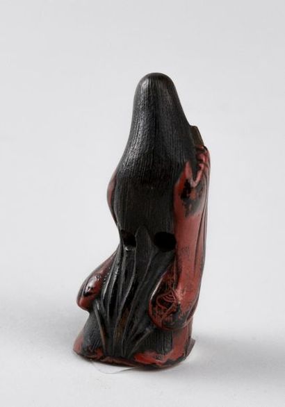 null Japon, XIXème siècle. Lot de trois pièces comprenant : netsuke en bois sculpté...