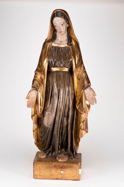 null Statue de la Vierge en bois sculpté, doré et polychrome. XIXème siècle H : 93...