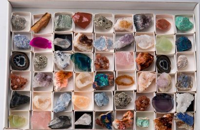 null Lot de minéraux comprenant : malachite, agate, quartz rose, pyrite, soufre,...