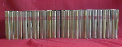 null PLEIADE (La). Albums. 26 volumes in-12, sous étuis, rhodoïds, et jaquettes.
1962...