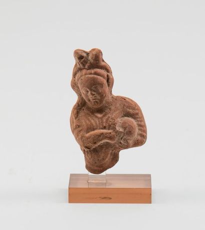 null Grande Grèce. Figurine de buste féminin drapée, en terre cuite. H : 11 cm. Prov...