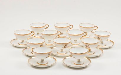 null Service à café en porcelaine comprenant douze tasses et sous-tasses, monogrammé...