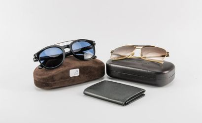 null *Une paire de lunettes solaire Louis VUITTON, porte carte Louis VUITTON et paire...