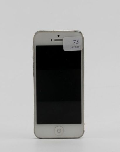 null *Un iPhone 5 blanc modèle A1427, IMEI : 013728000718552