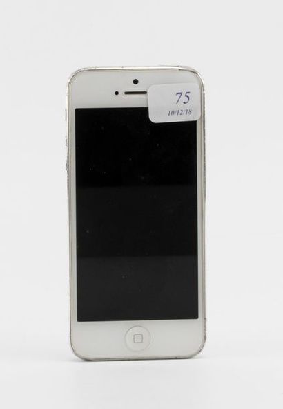 null *Un iPhone 5 blanc modèle A1427, IMEI : 013728000718552