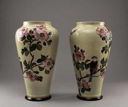  LONGWY attribué à. Paire de vases en céramique émaillée à décor d'oiseaux branchés....