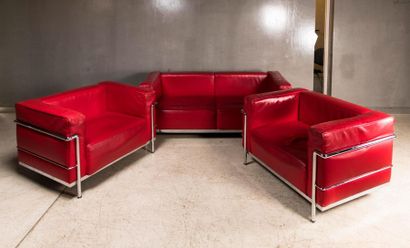 null D'après Le Corbusier. Canapé deux places, structure tubulaire chromée, assise...