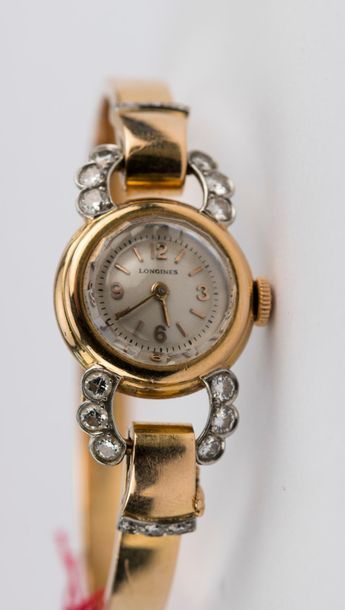 null LONGINES. Montre de dame, bracelet rigide, en or jaune (750 millièmes) et diamants,...