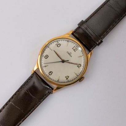 null OMEGA. Montre-bracelet d'homme, boîtier rond en or jaune, mouvement mécanique...