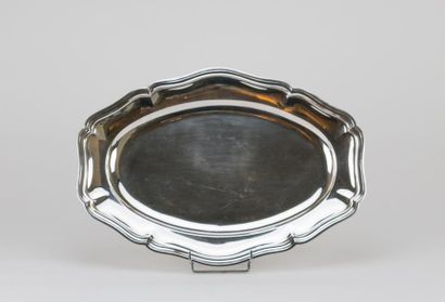 null Grand plat en argent, poinçon Minerve 1er titre. Poids : 1360 g. 45,5x32,5 ...