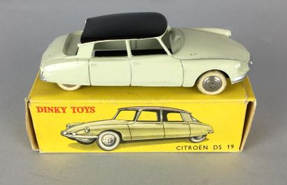 null Dinky Toys France, Citroën DS 19 ref 24C, beige toit noir, très bon état en...