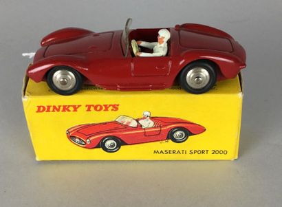 null Dinky Toys France, Maserati Sport 2000 ref 22A, rouge avec son conducteur, excellent...
