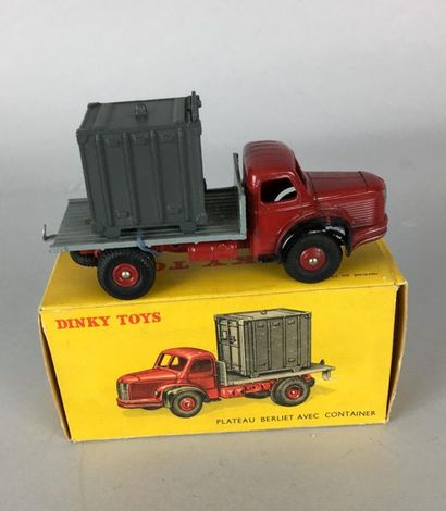 null Dinky Toys France, Berliet Container Truck réf 34B, rouge et gris,crochet du...