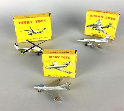 null Dinky Toys France, lot de 3 avions : Mystère IV réf 60A, Vautour S.N.C.A.S.O...