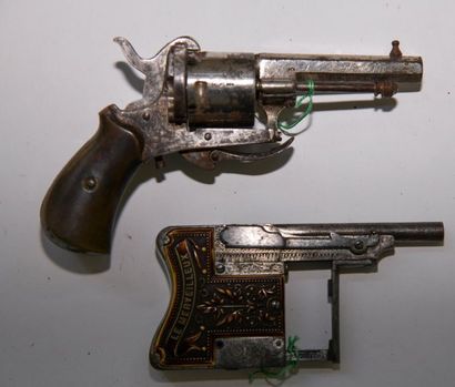 null Revolver à broche The Defender armerican model of 1878 . 
-Pistolet Le merveilleux,...
