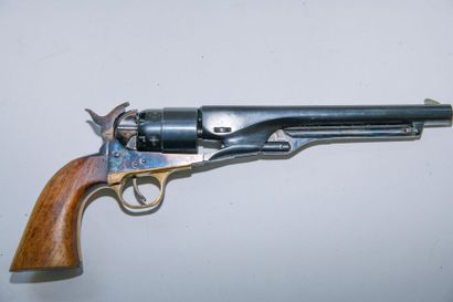 null *Revolver type Colt calibre 44, n°40668A
Reproduction pour le tir