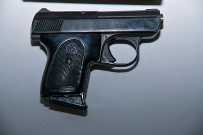 null Pistolet d'alarme RG 35 et pistolet H.SCHMIDT Ostheim Rhoen, Cal 8 mm, mod 5A"G"...