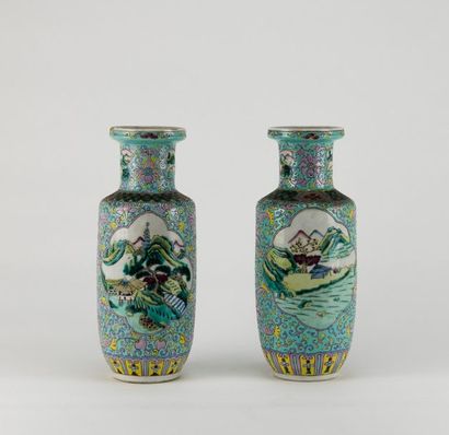 null CHINE, Canton. Paire de vases en porcelaine polychrome. H : 26 cm.