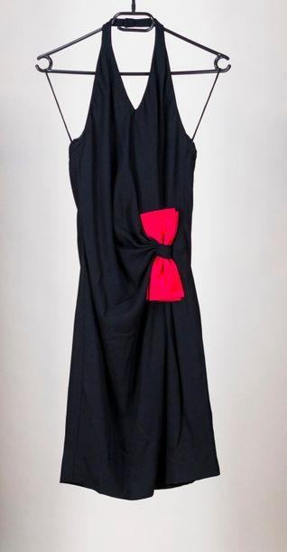 null VALENTINO Boutique, Italie Robe de soirée bustier dos nu, nœud rouge fermant...