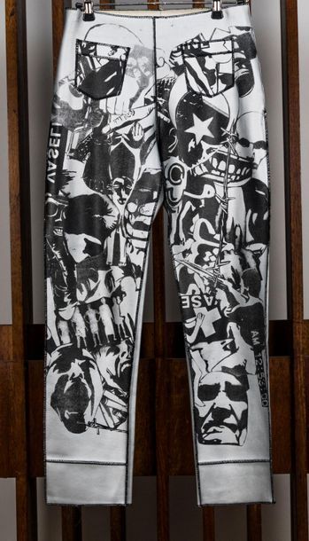 null Jean COLONNA, circa 1990, pantalon en pvc argent motifs noirs dessinés devant...