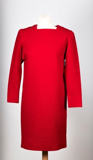 null Robe en lainage rouge, sans marque, fermée en biais dans le dos et veste de...