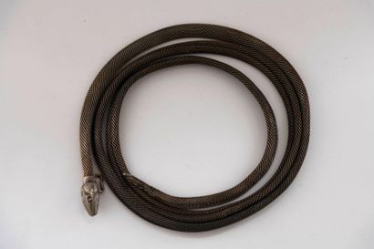 null Ceinture en forme de serpent en métal argenté. L: 115 cm