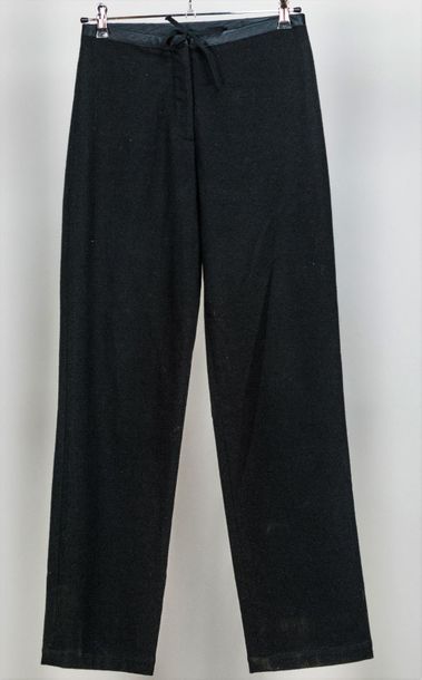 null LOFT 1 : un lot de deux pantalons : un en laine noir coulissé à la taille, jambes...