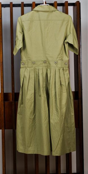 null KENZO JAP, circa 1980, robe culotte forme chemisier en toile kaki. Taille 38/40?...
