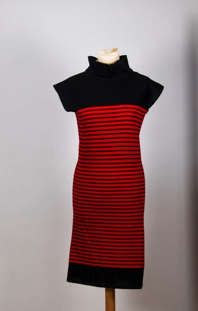 null GAULTIER Public, robe droite rayée noire et rouge en jersey de coton et acrylique,...