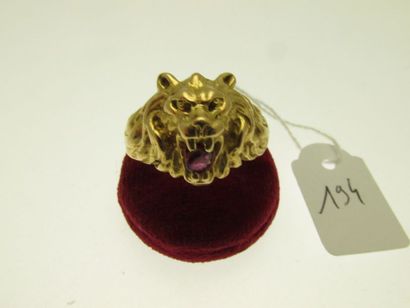 null 1 gold mounting ring "lion's head" holding a small ruby (treated) in the mouth,...
