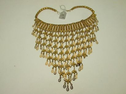 null 1 gold necklace with articulated links decorated with an important central falling...