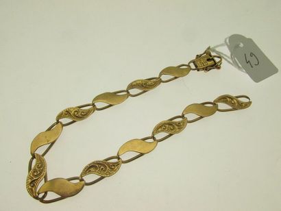 null 1 gold bracelet with flat openwork and chiselled links, hunchbacked, broken,...