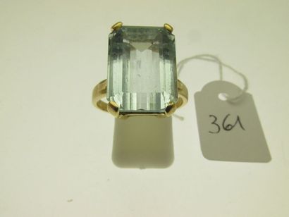 null 1 gold ring set with a large aquamarine (grayish), hunchbacked TDD 60 PB 7,...