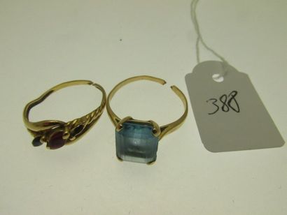 null 2 gold rings set with stones, incomplete, cut rings, humpbacked TDD 50 and 52...