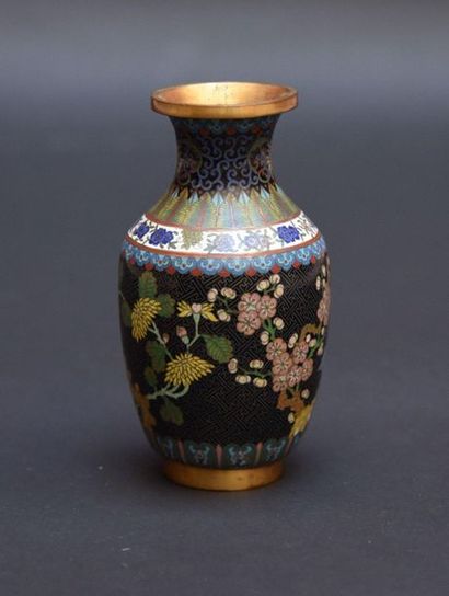 CHINE, vase de forme balustre en bronze et...