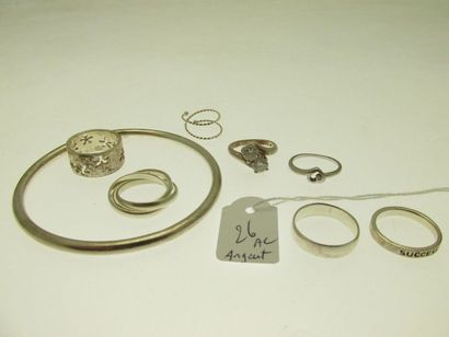  1 bracelet jonc (creux) 4 bagues TDD 48-54-56 3 alliances dont une trois anneaux...
