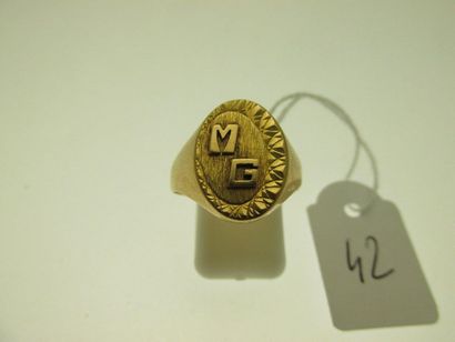 1 gold signet ring (hollow) with oval top,...