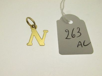 1 pendentif or à la lettre N, bossué 0,9g AC null