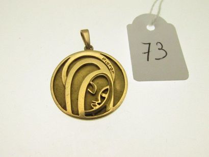 1 médaille or figurant la Vierge sur fond guilloché portant la signature PIEROR, non gravée, bossuée 5g