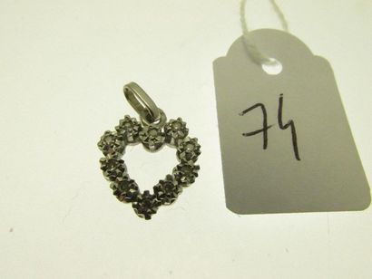 1 pendentif en forme de coeur monture or gris serti de petits diamants taille 8/8, bossué PB 1,5g