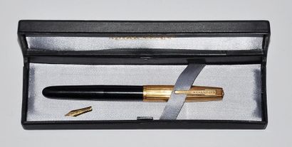 Un stylo plume à cartouche Watermans, plume...