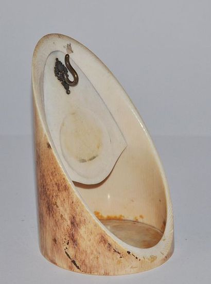 Porte-montre vide-poche en ivoire, fin XIXème...