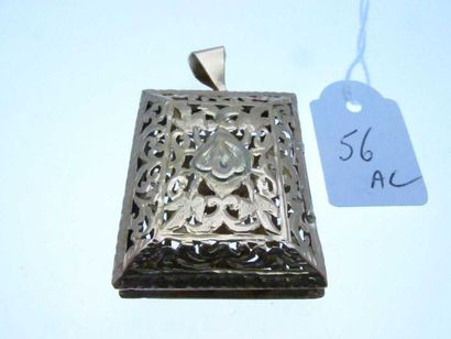 1 gold pendant with chiselled and openwork...