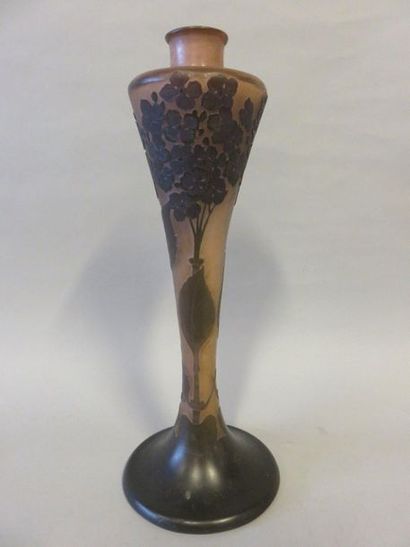 GALLE Gallant: Glass paste vase with floral decoration. 41 cm