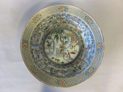 null Chinese porcelain basin with characters decoration. Diam: 41 cm