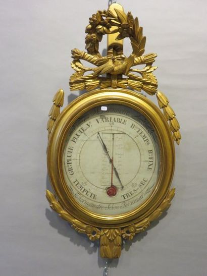 BAROMÈTRE Barometer made of gilded and carved wood with laurel, doves and quiver...